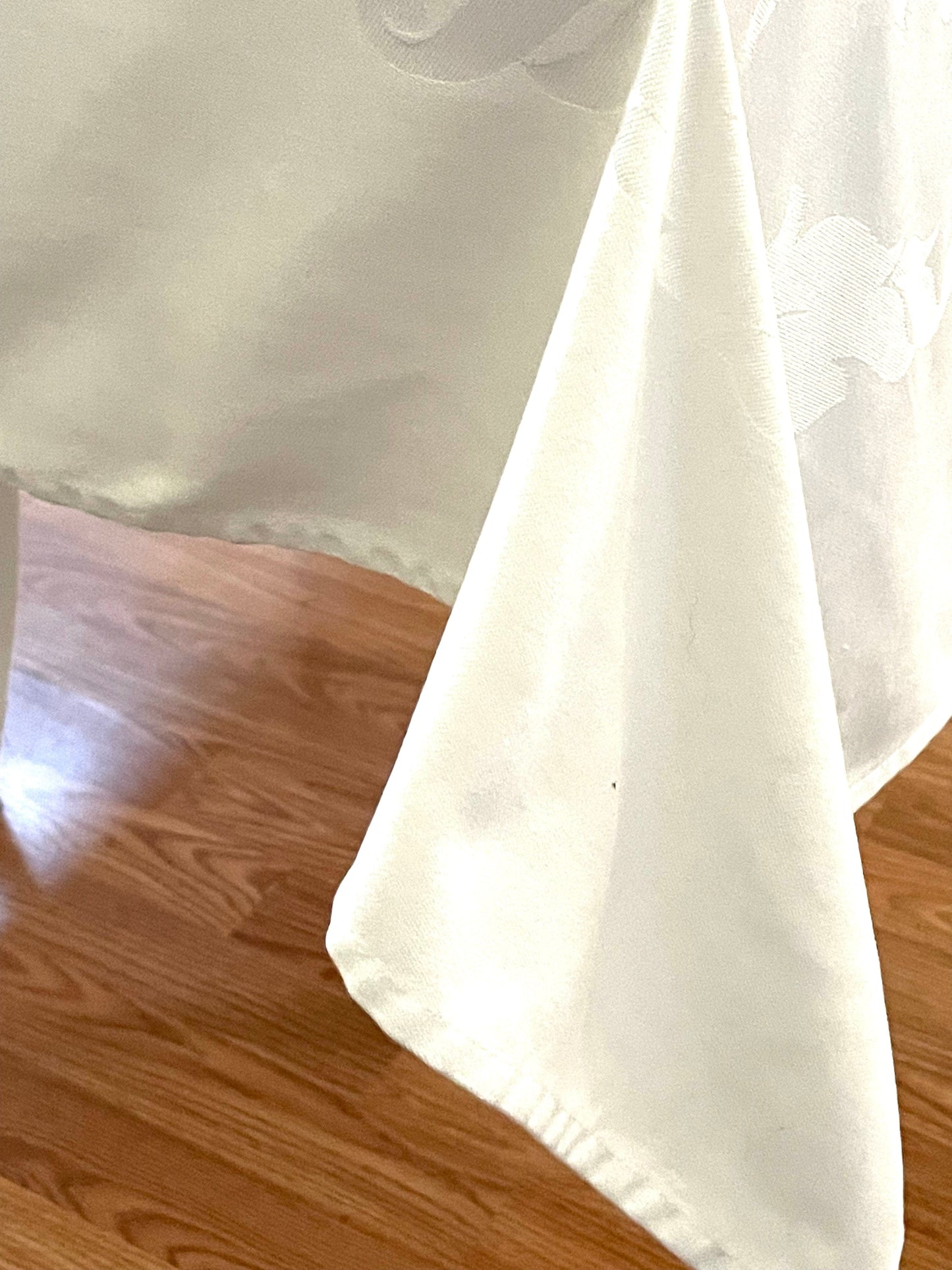Generic Damask Table Cloth Baroque Damask Tablecloth