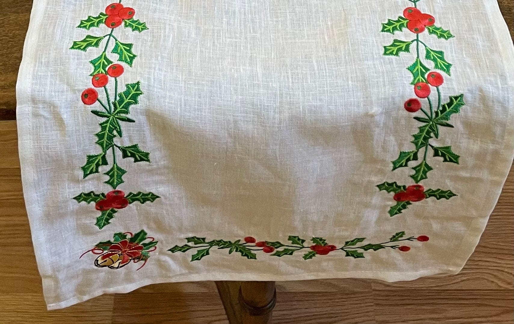 Anghild's Table Buffet table runner Linen Holly and Bell Buffet Runner Holly and Bell Buffet Runner