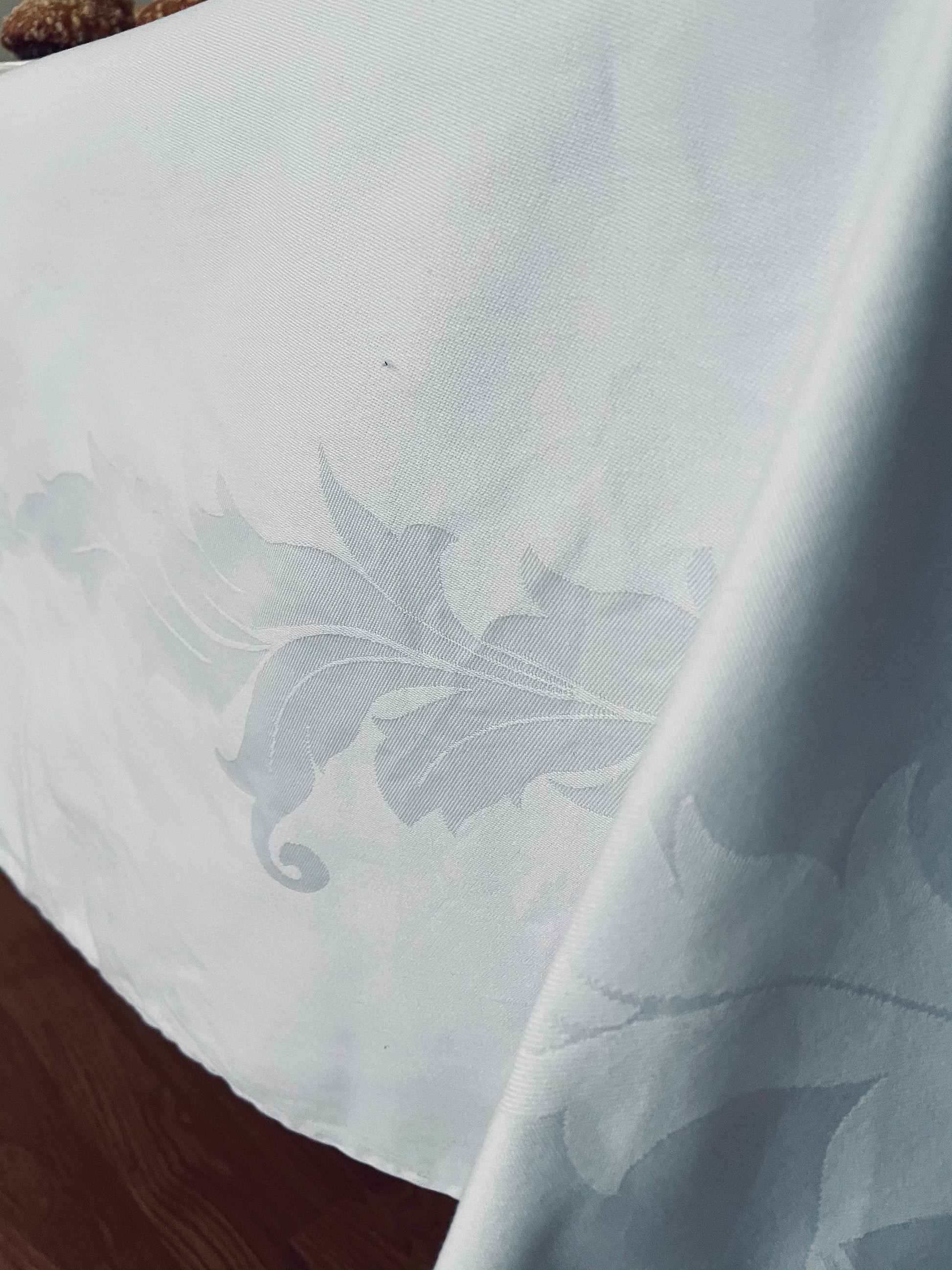 Generic Damask Table Cloth Baroque Damask Tablecloth